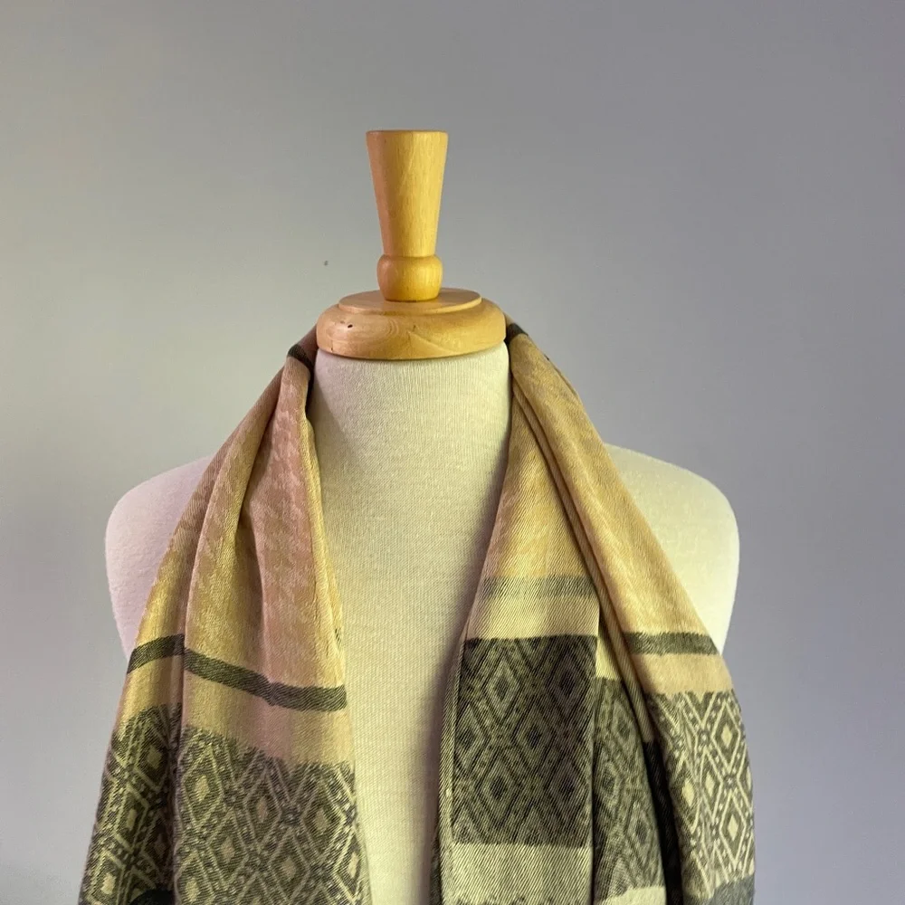 New Houndstooth Scarf Shawl Geometric Blue Cream Burgundy Fringe Quiet Luxury